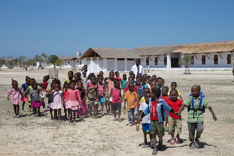 Une nouvelle classe pour les enfants de l'école primaire de Beheloka