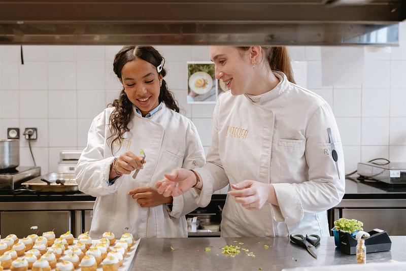 Offrir des stages aux jeunes sans réseau professionnel