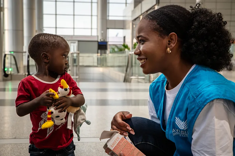 Accompanying children in emergency care