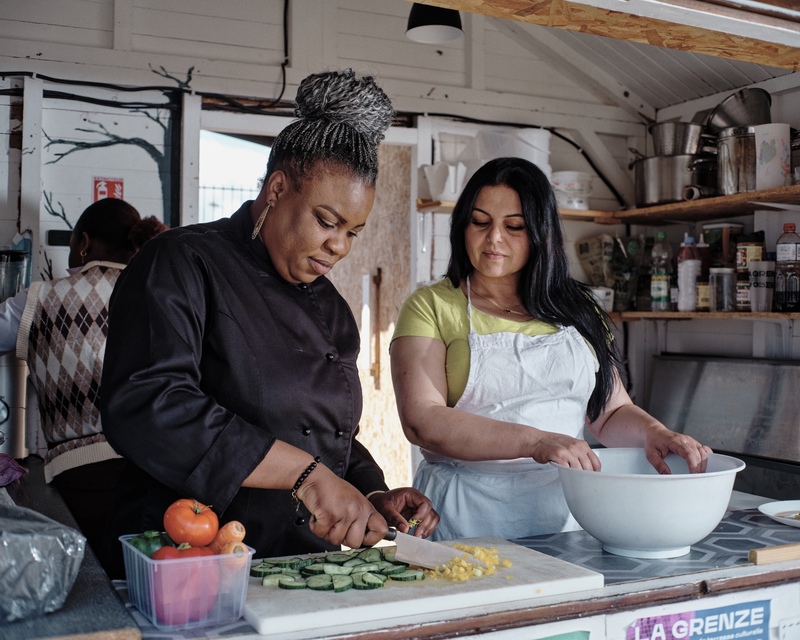 Integrating exiles through cooking