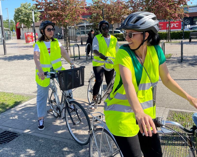 Strengthening social ties by promoting sustainable mobility