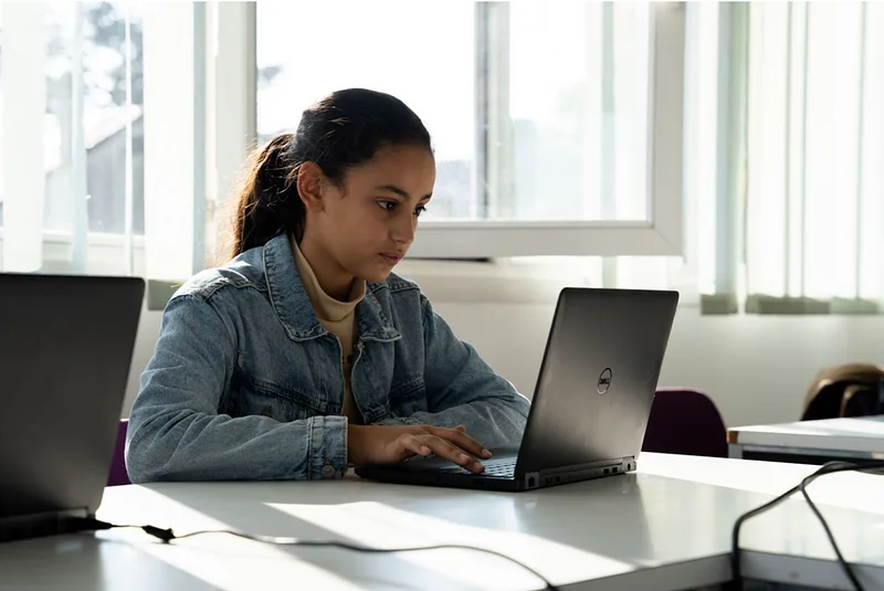 Code training for young people in disadvantaged neighborhoods