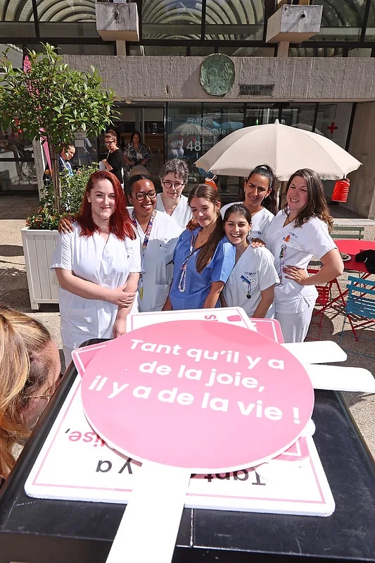 Tout le monde contre le cancer logo