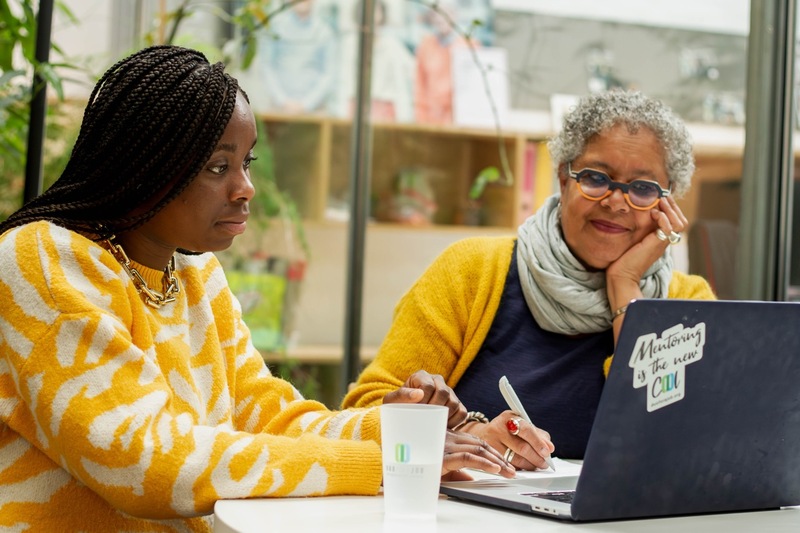 Connecter jeunes étrangers et mentors seniors