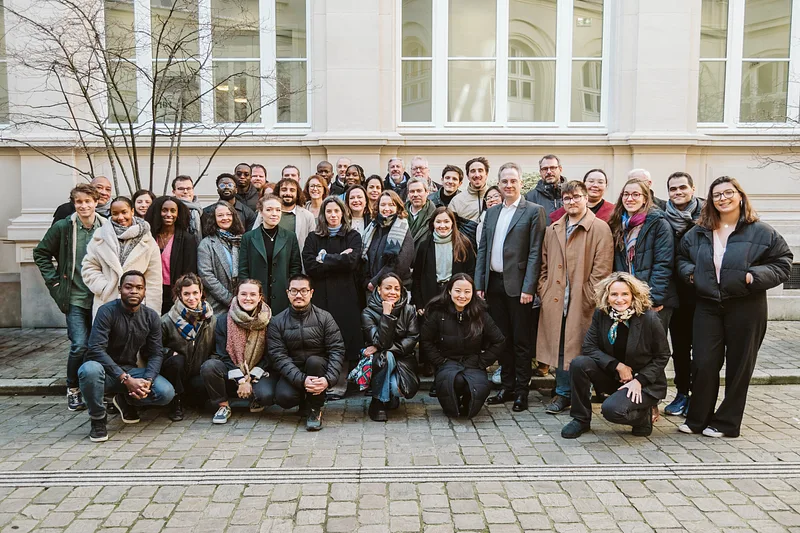 Training people in precarious situations in digital skills