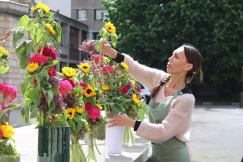 Training unemployed women as florists