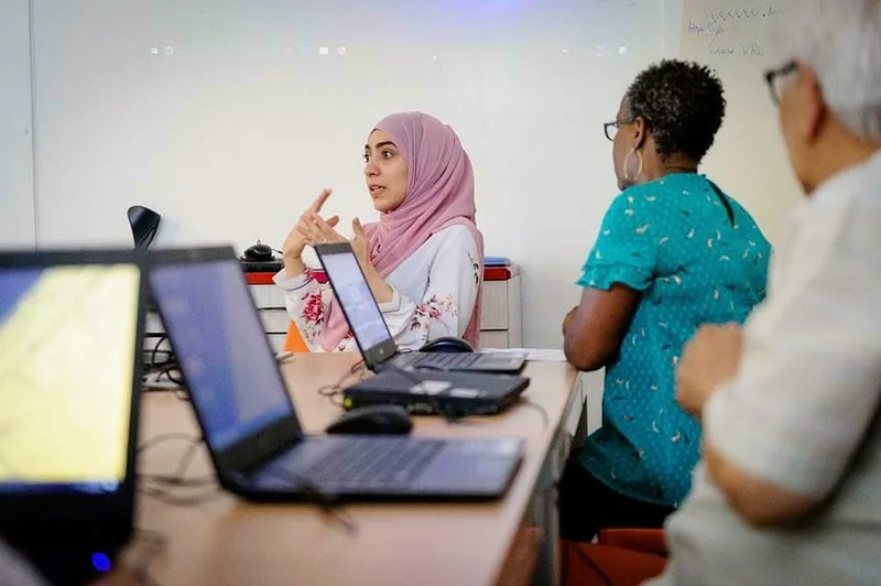 Training disadvantaged people in digital professions