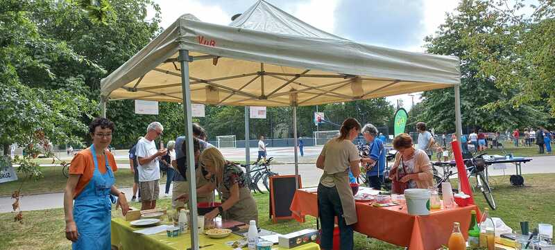 Les Petites Cantines Bruz au forum des associations