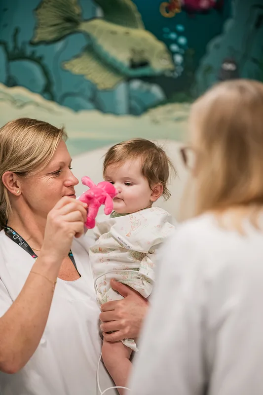 Accompanying children before and after surgery